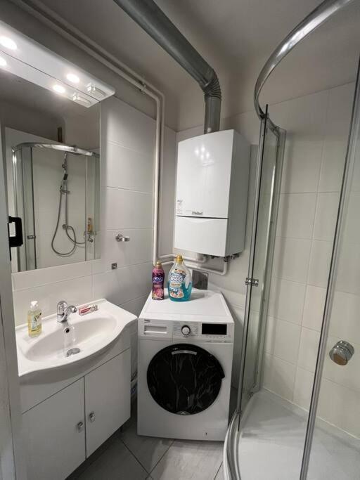 *luxurious And Spacious Family Apartment* * Viena